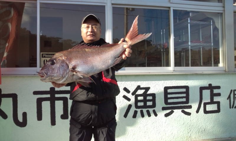 2013.12.15,復活「丸市」初日に泉津港で７８センチの真鯛
